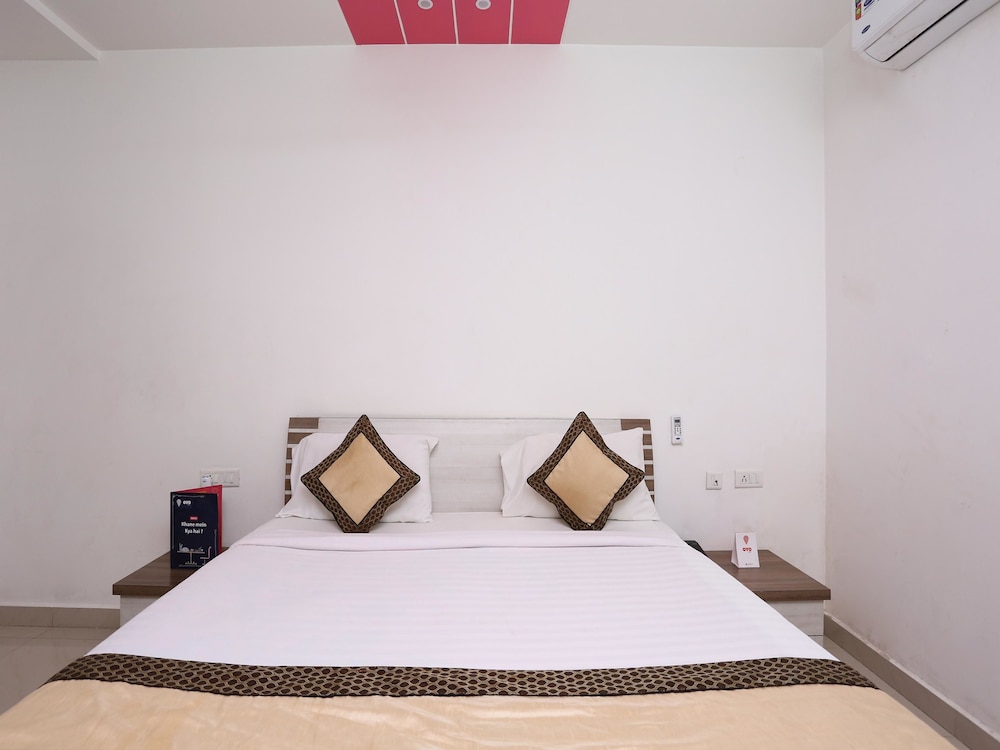 Capital O 10970 Hotel Krishna Palace