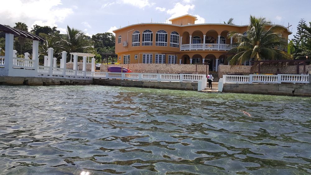 Waters Edge Guest House