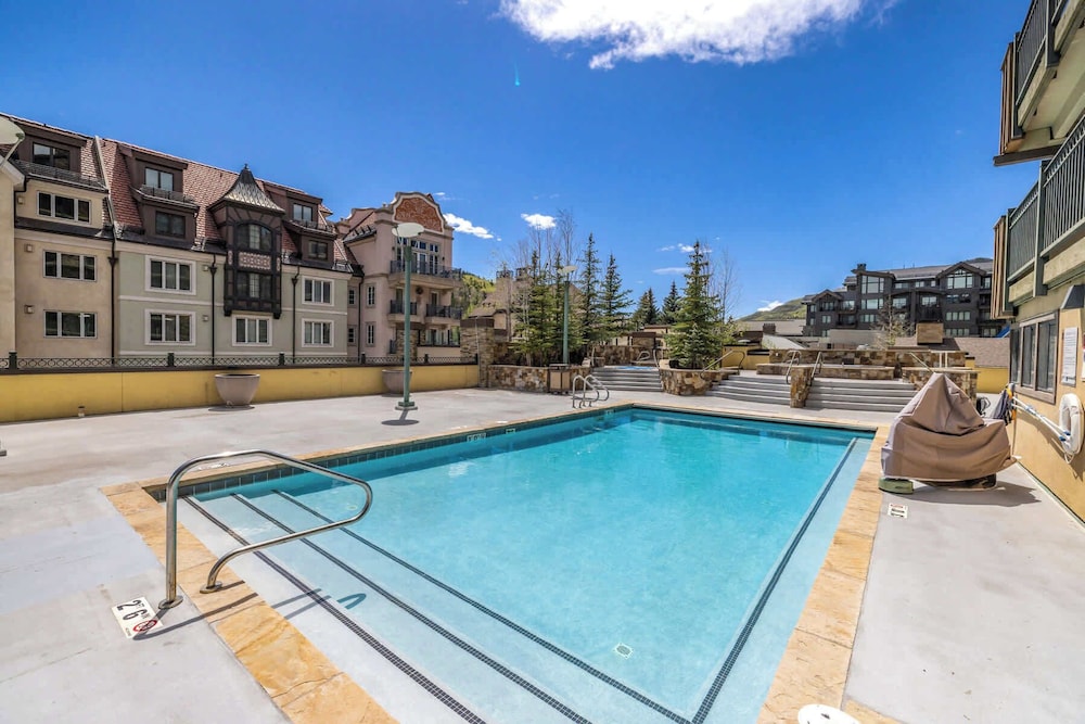 Landmark Vail - Charming Condo for 8 with Resort-style Amenities