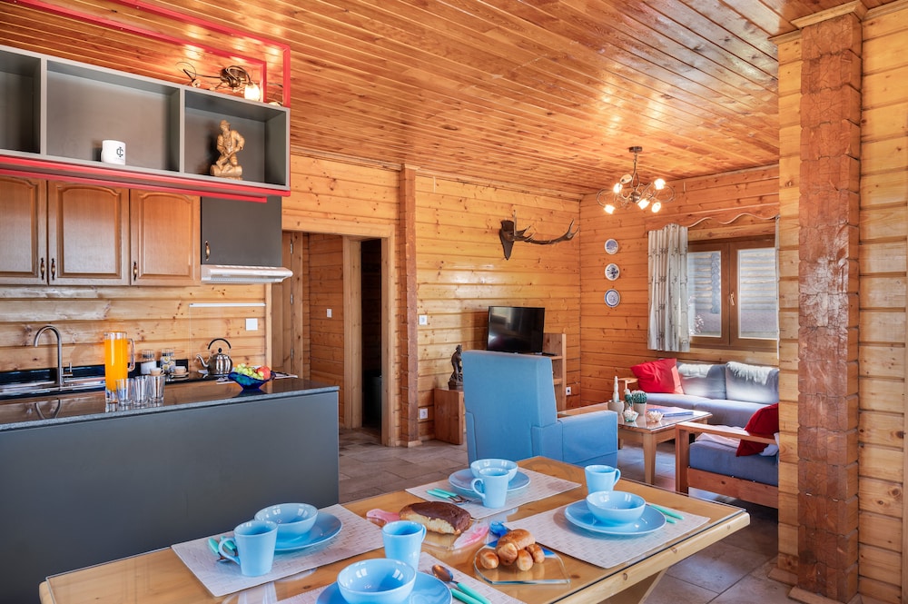 Wood and Stone Chalet view 4