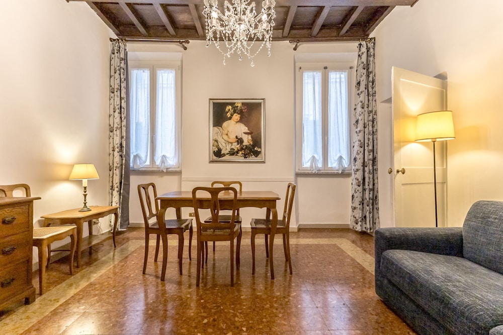 Casa Iside in Rome With 1 Bedrooms and 1 Bathrooms