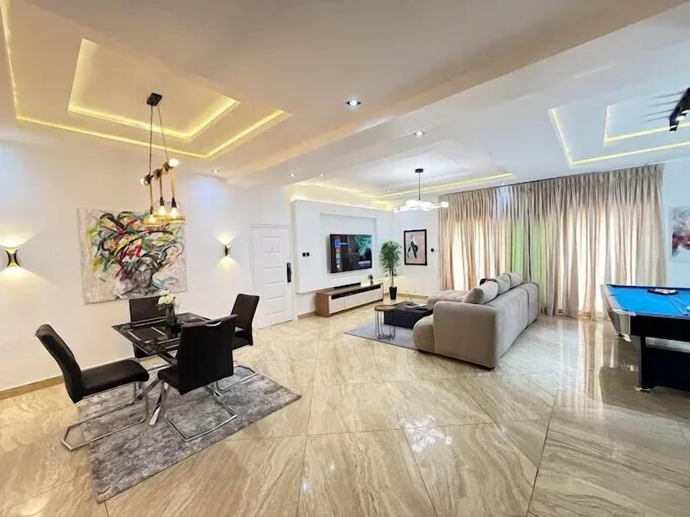 Cozy Cove Residence