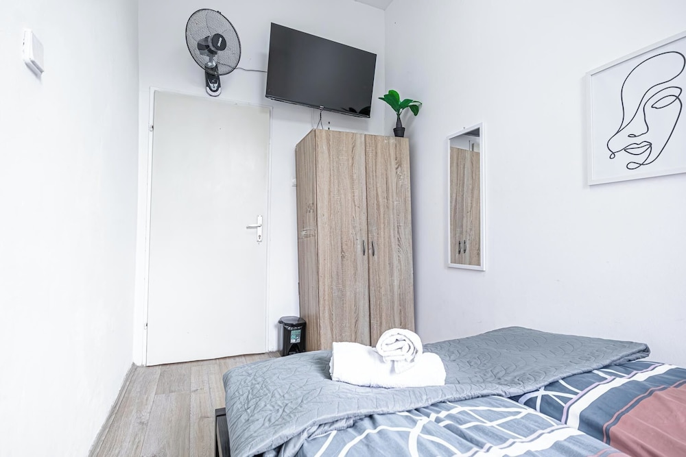 Cozy Room Shared Apt Millennium Tower