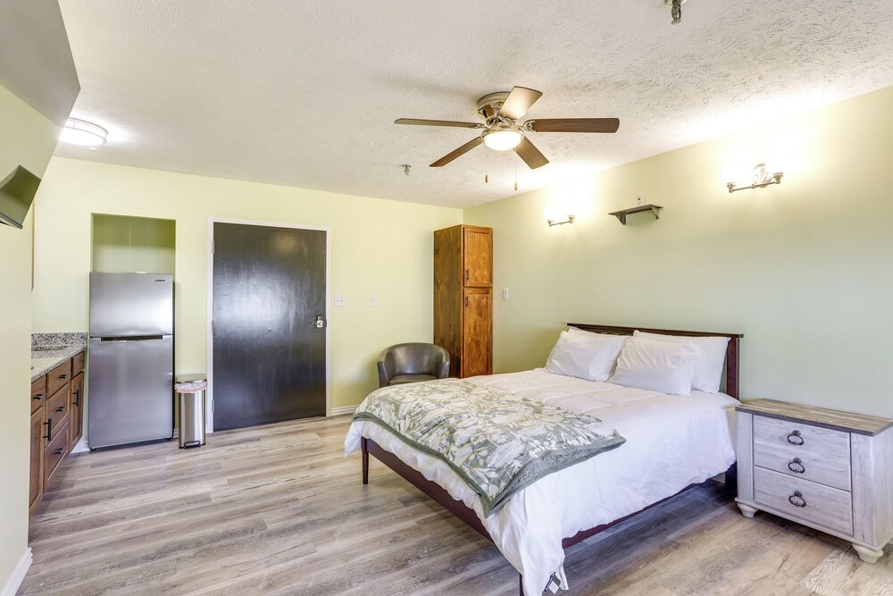 Quiet Oakland City Studio: Walk Downtown!