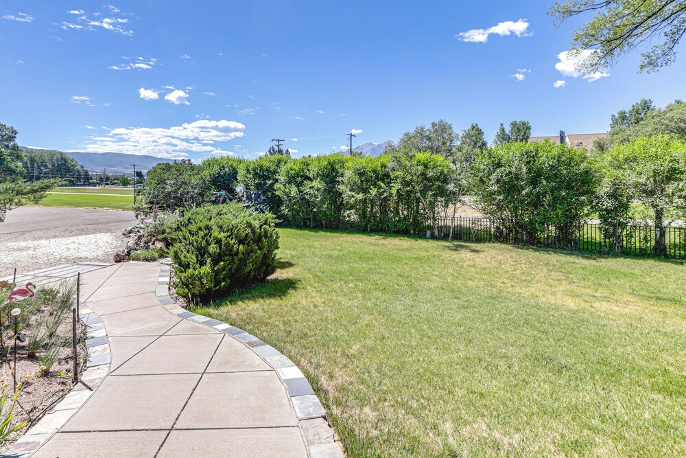 Walk to Main St: Carbondale Apt w/ Shared Patio
