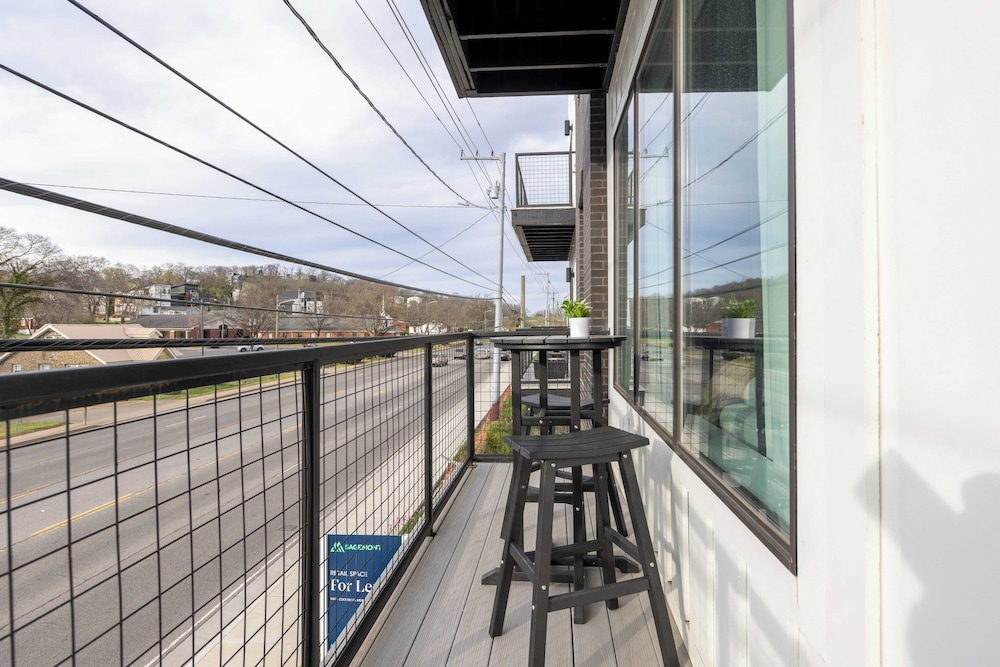 13 Modern Condos Near Downtown Nashville 26 Total Bedrooms, Sleeps 90 The Heights by Avantstay
