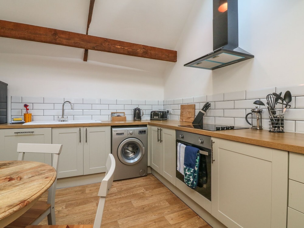 Lynton Vacations - C S Lewis Balcony - Property Image 15