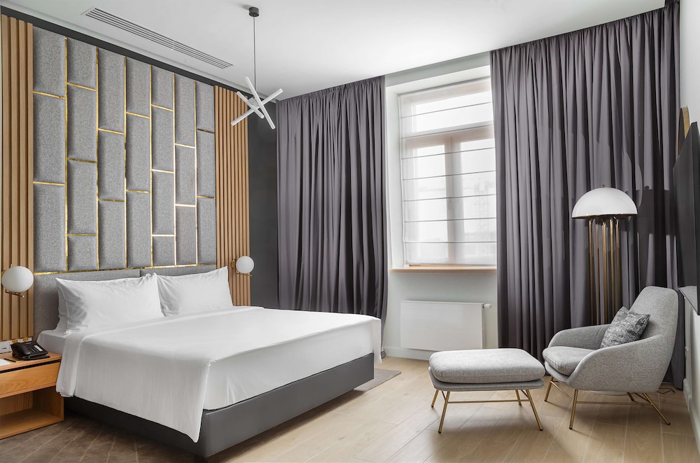 The Basilian Minsk, Curio Collection By Hilton view 3