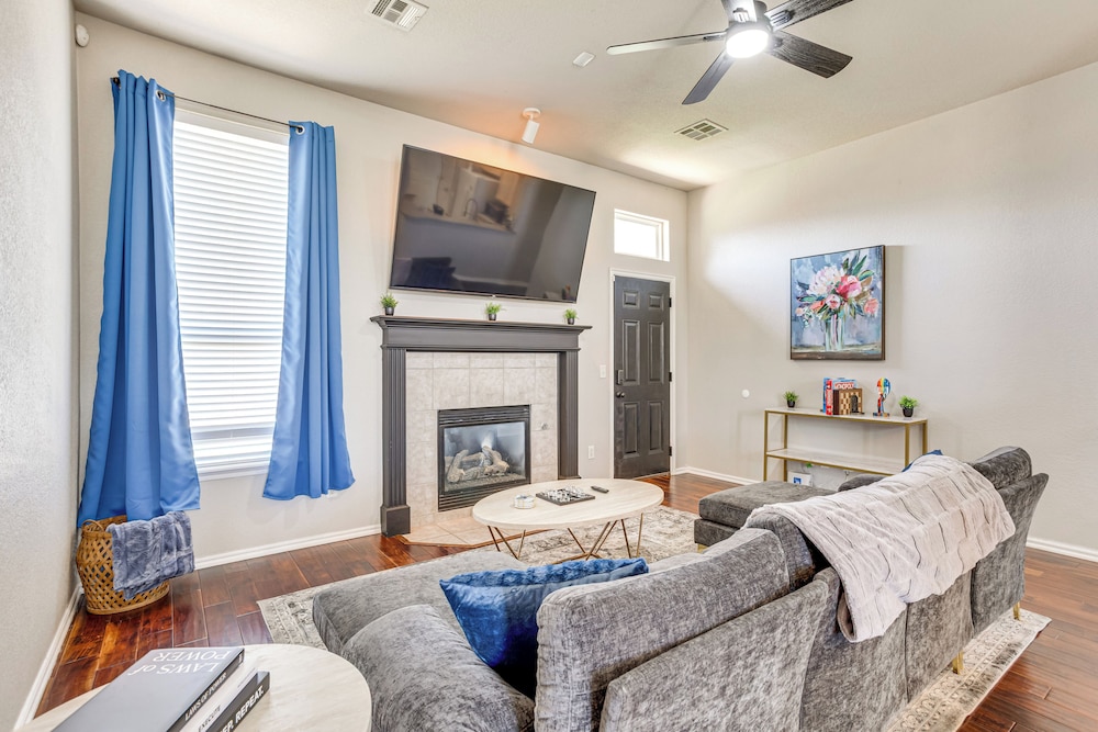 14 Mi to Dtwn Okc: Edmond Gem w/ Fenced Yard!