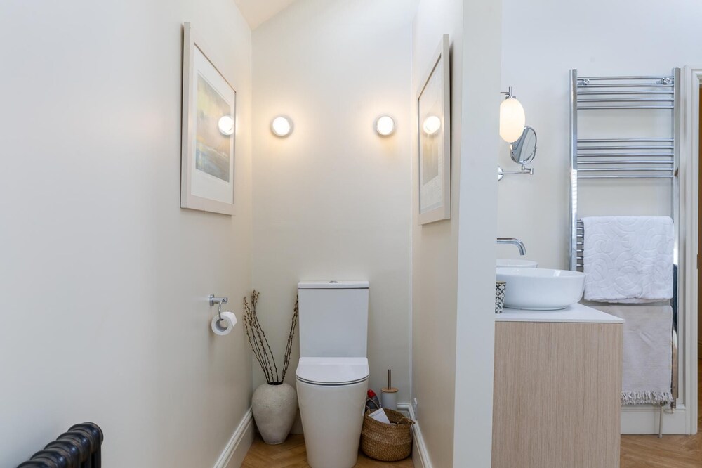 Seaview House - 5 Bedroom - Southgate