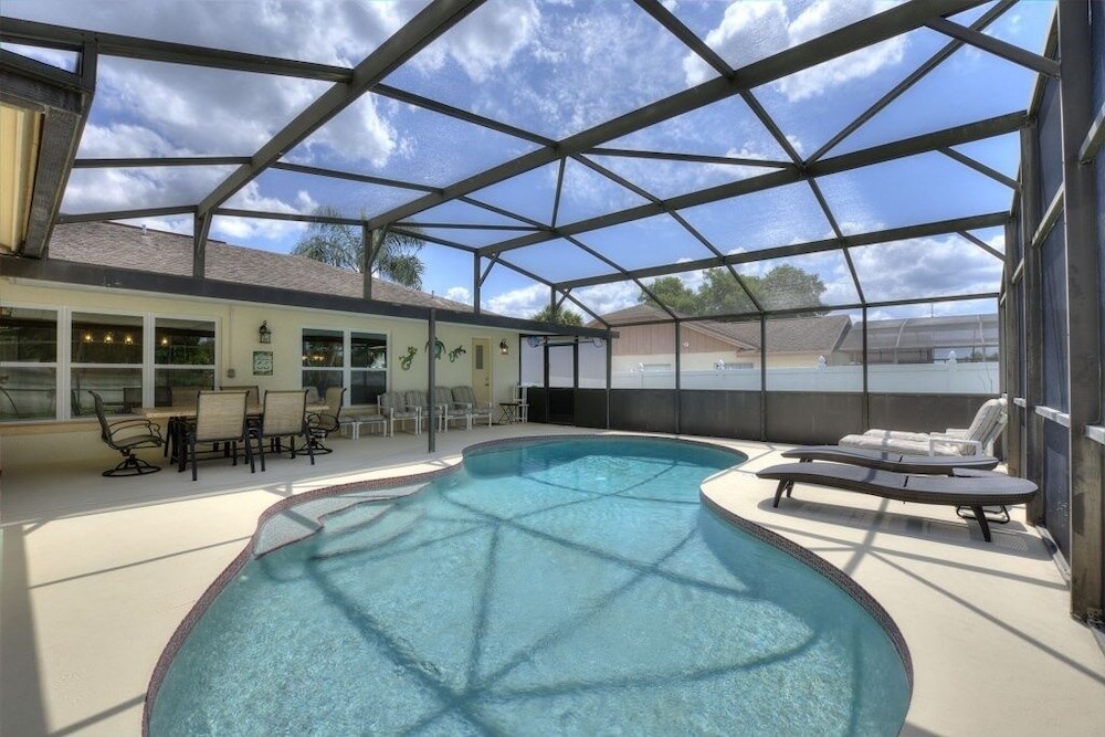 Relaxing Indian Ridge Home W/ Pool, Near Disney & More 4 Bedroom Villa