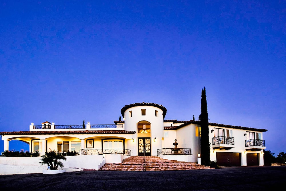 Via del Sur by Avantstay Private Spanish Villa w Views Walk to Wineries