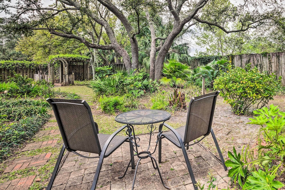 Gulf Breeze Vacation Rental: 5 Mi to Beach! view 5
