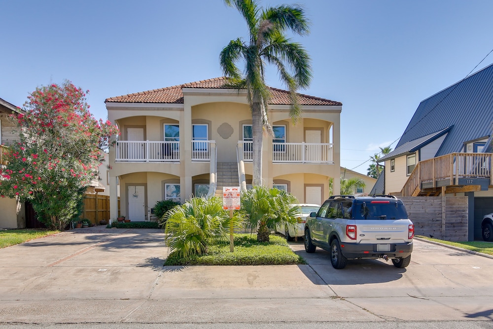 South Padre Island Condo w/ Shared Outdoor Pool! view 3
