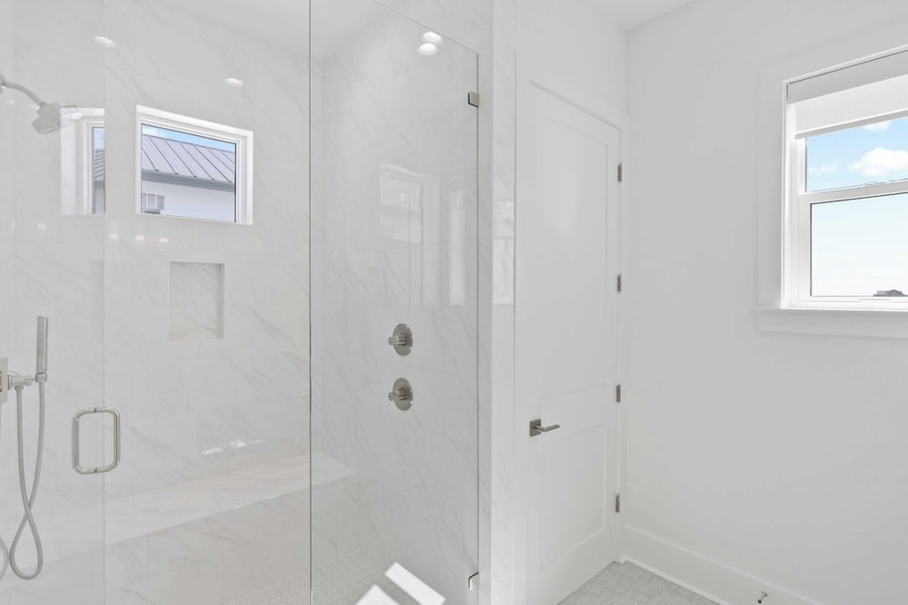 30A Salt & Solace Pool, Golf Cart, Hot Tub + Outdoor Kitchen