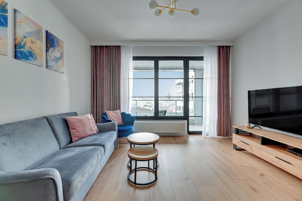 Doki Living - Foodhall & Parking by Downtown Apartments