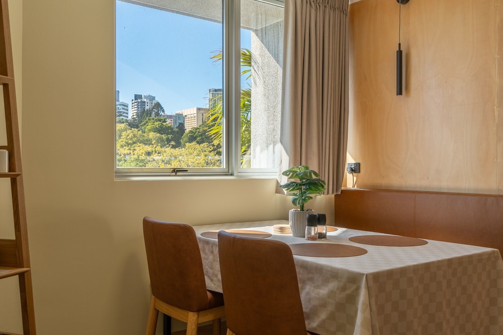 Quirky CBD 1-bed With Pool, Sauna and Balcony