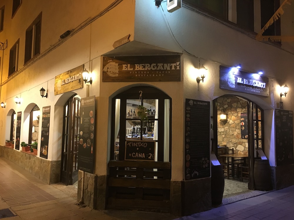 Hostal Macaya