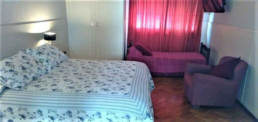 Alamo Hostel & Suites