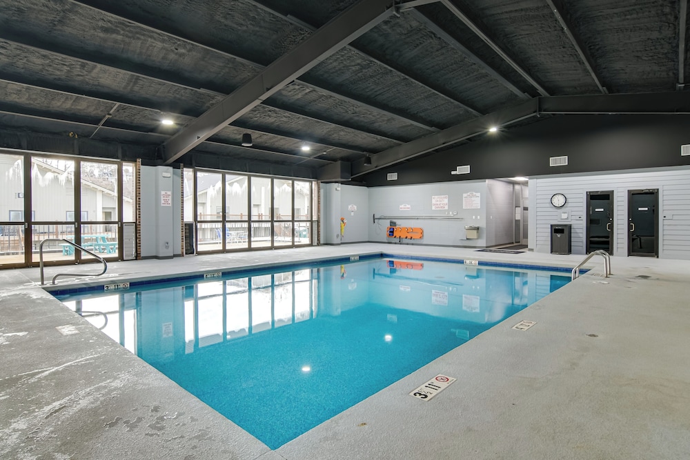 Walk to Branson Landing! Condo w/ Community Pools
