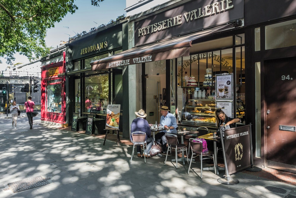 Holland Park Avenue VII by Onefinestay