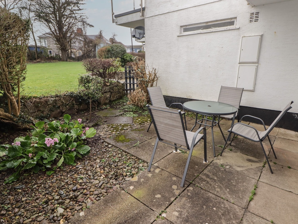 16 Coedrath Park