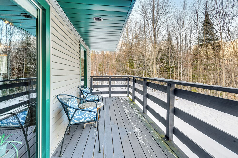 11 Mi to Sugarbush: Eclectic Ski House w/ Hot Tub!