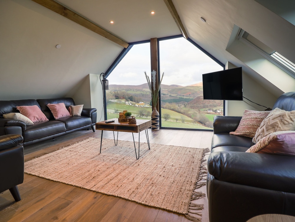 Tyn Llwyn Barn
