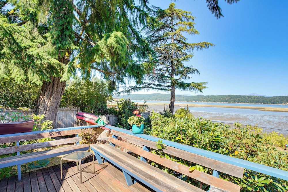 Across Water From Belfair SP: Hood Canal Cottage!