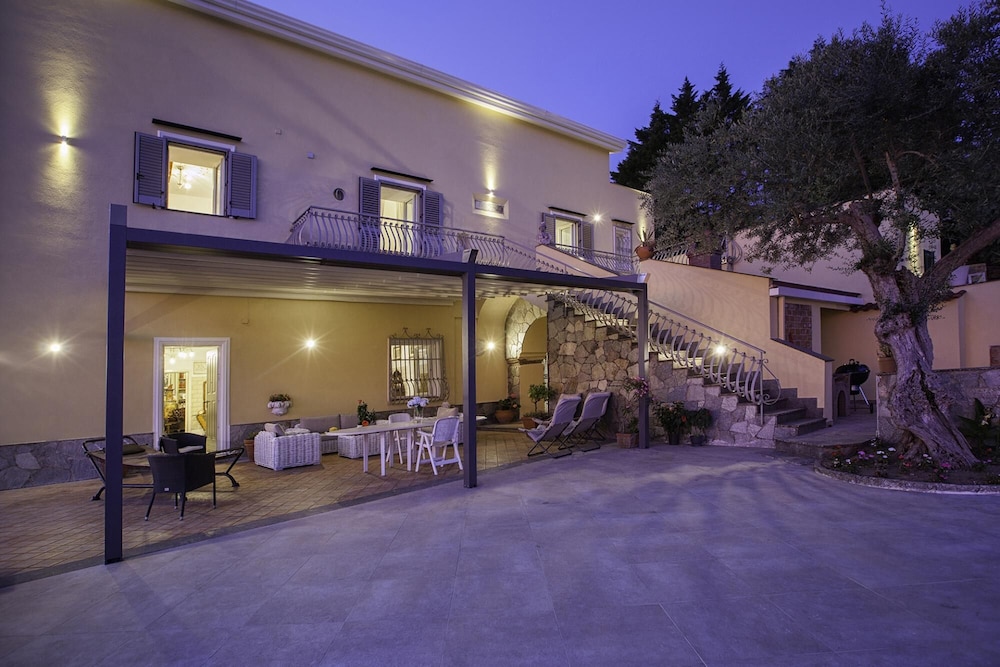 Villa Ferrara in Sant Agata sui Due Golfi view 5