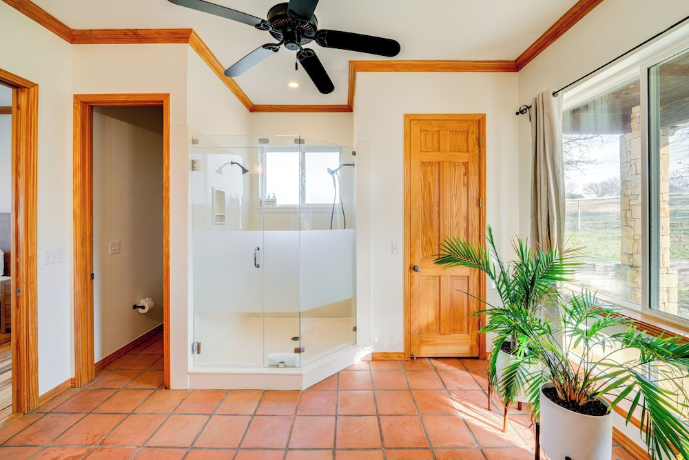 6 Mi to Lewisville Lake: Spacious Ranch Home