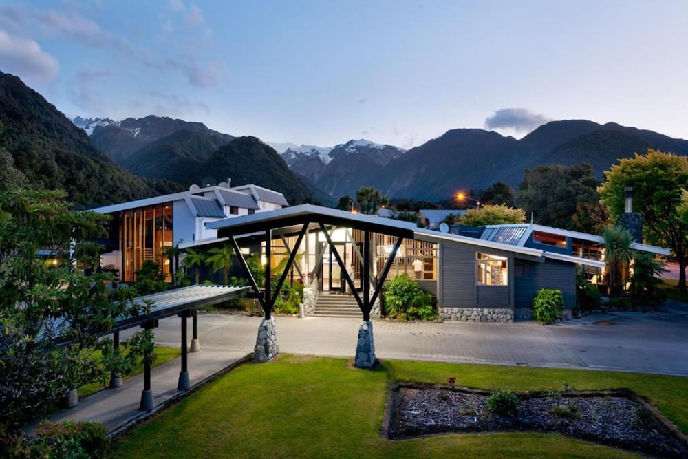Hotel Scenic Hotel Franz Josef Glacier - Image 1
