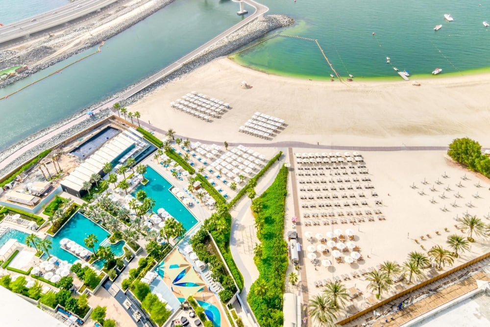 Picturesque Balcony and Beach Haven at Address JBR