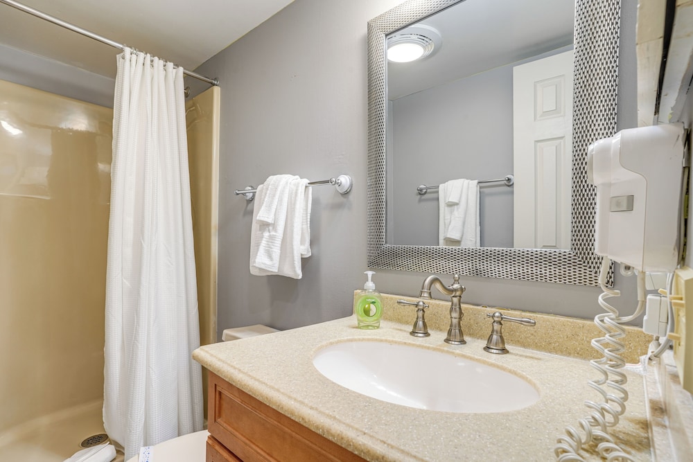 Patio + Pool Access: Wintergreen Resort Getaway!