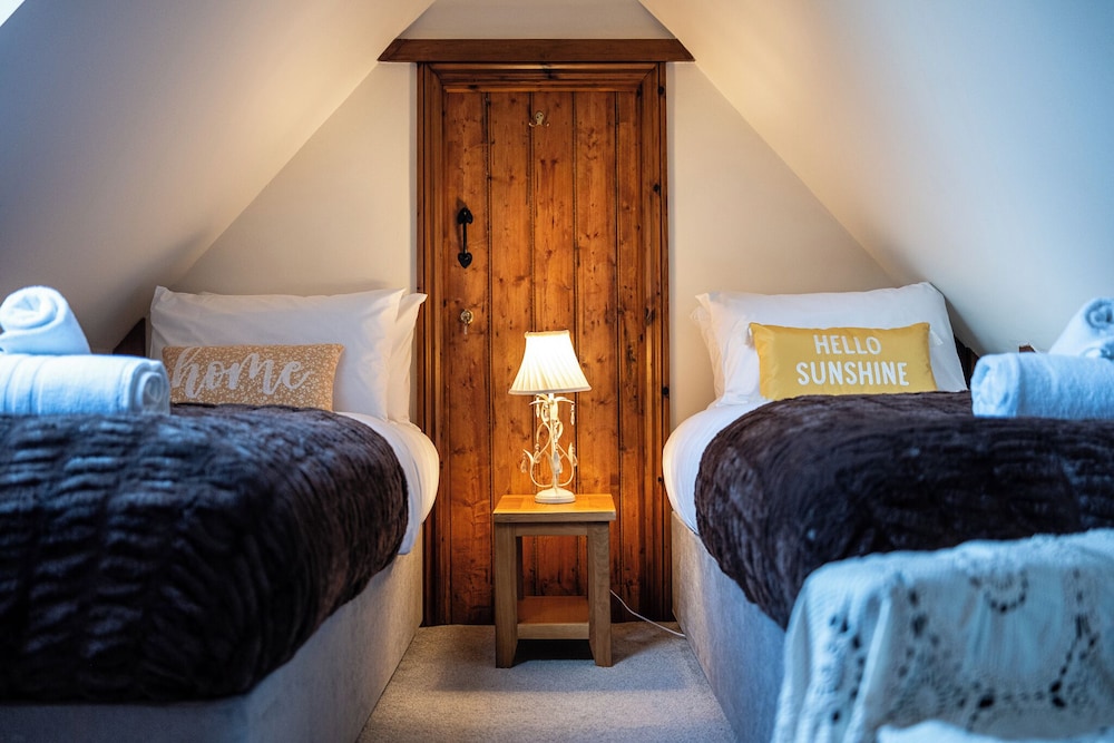 The Threshing Barn-Stunning 5 BD Retreat