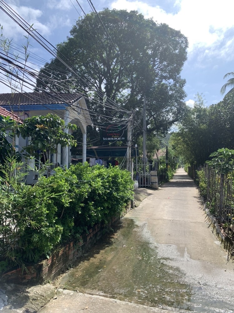 LAM PHU Bungalow view 2