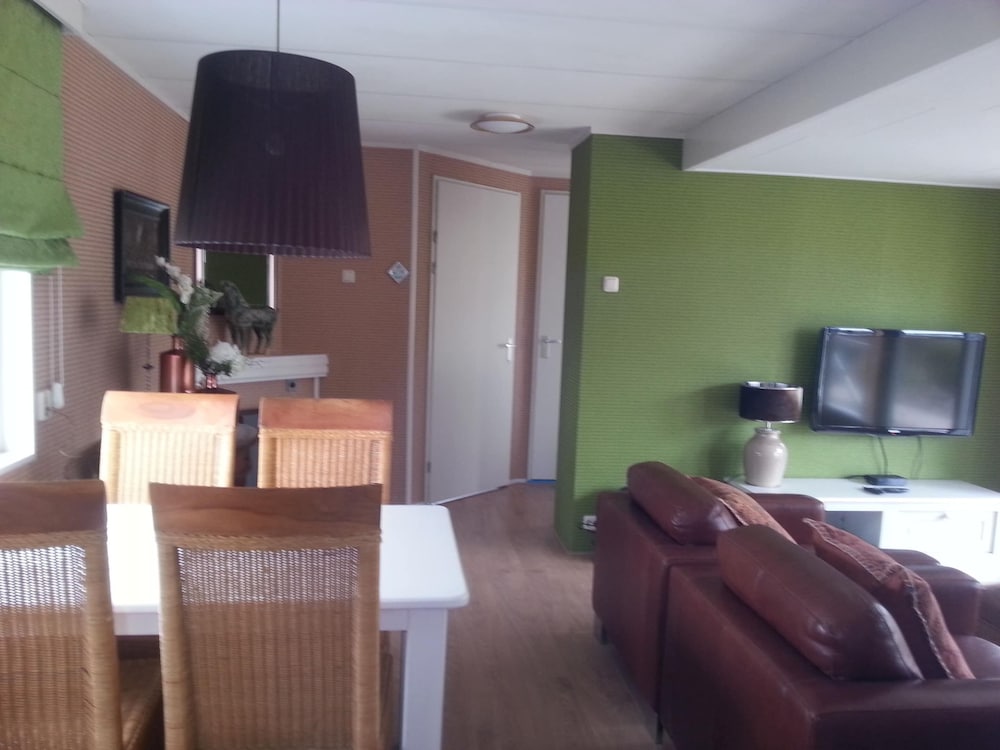Cozy Chalet with Dishwasher near Wadden Sea view 2