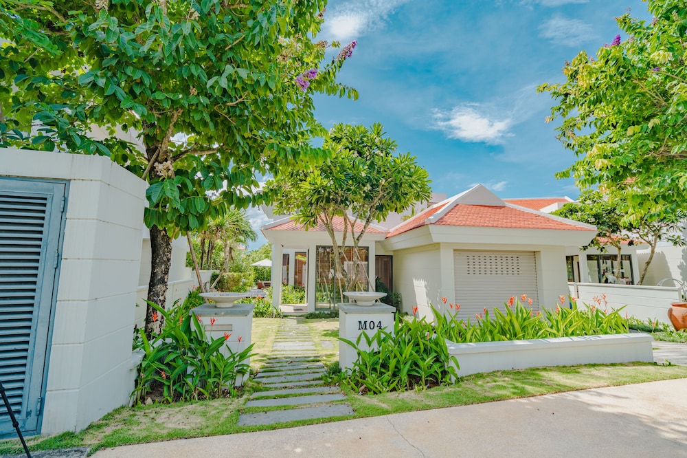 Ocean villas 2 bedroom in Danang view 4