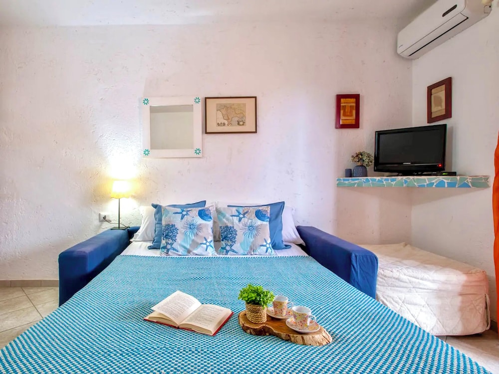 Residence in Marinella just 300 mt from the sea