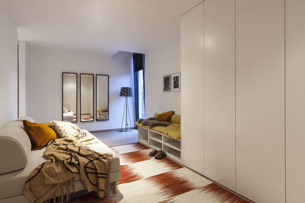 Unit 3 - Modern Smart Home Triplex Private Garden & Parking view 5