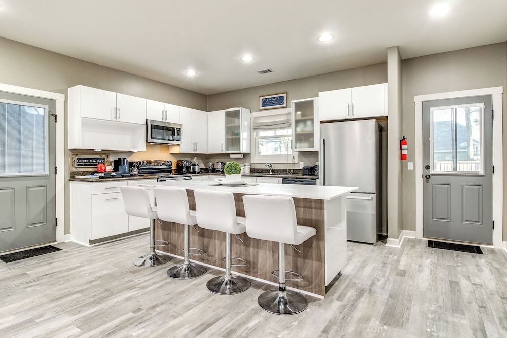 Private Pool & Game Room: Home Near Savannah