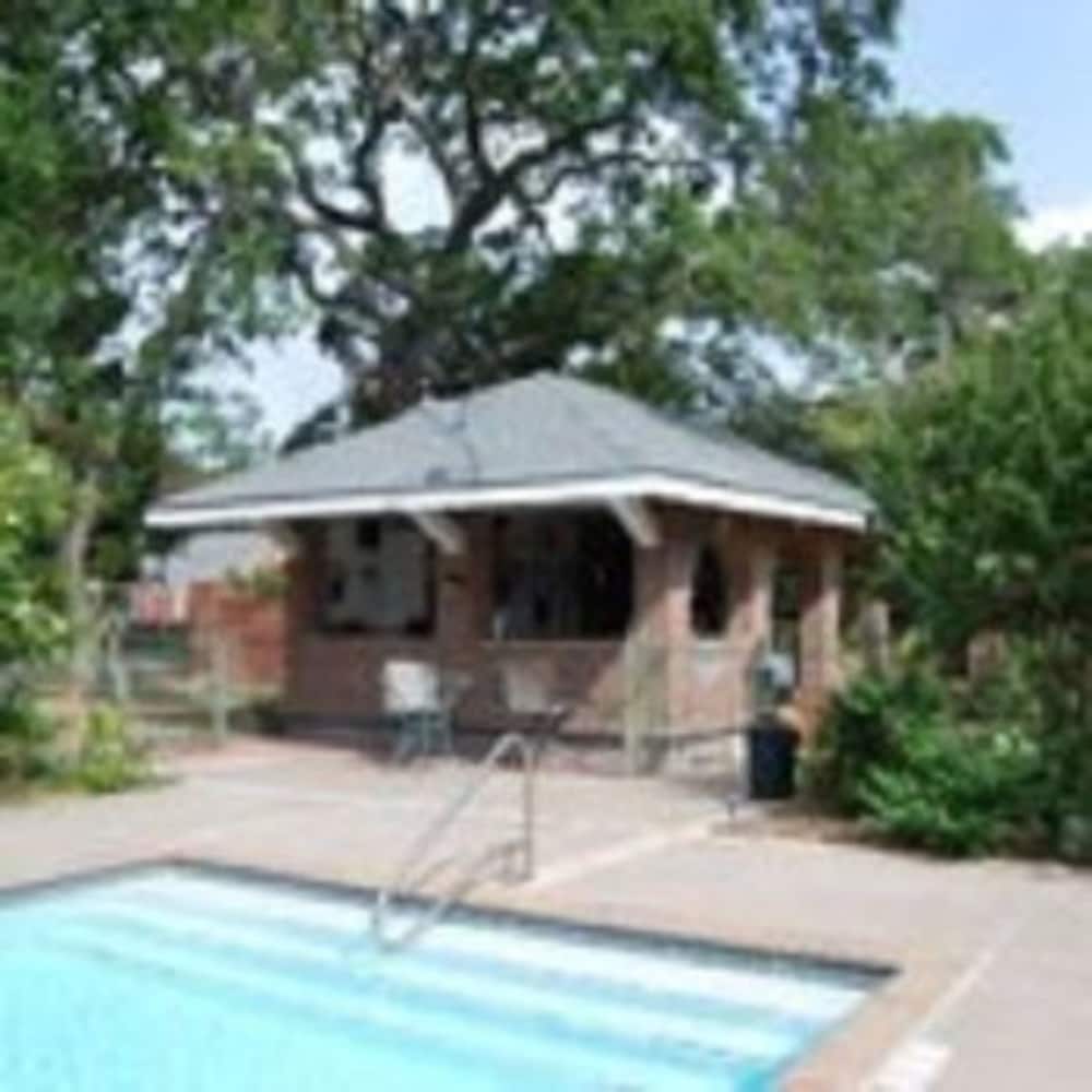 Far View - A Bed & Breakfast Estate