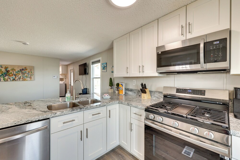 8 Mi to Laughlin Riverwalk: Waterfront Retreat