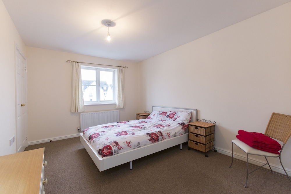 5 Rosebay Gardens