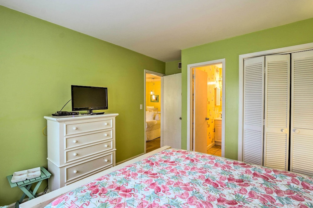 Steps to Beach & Pool Area: Hilton Head Condo
