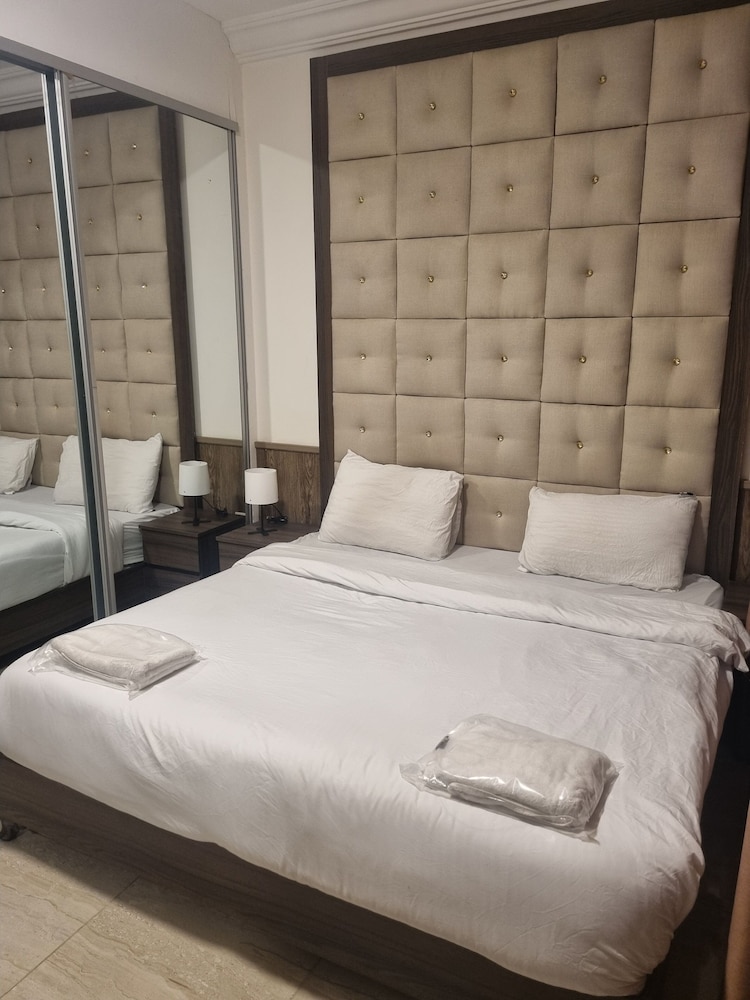 Charming Amman Apartment With Central Air-con & Street Parking