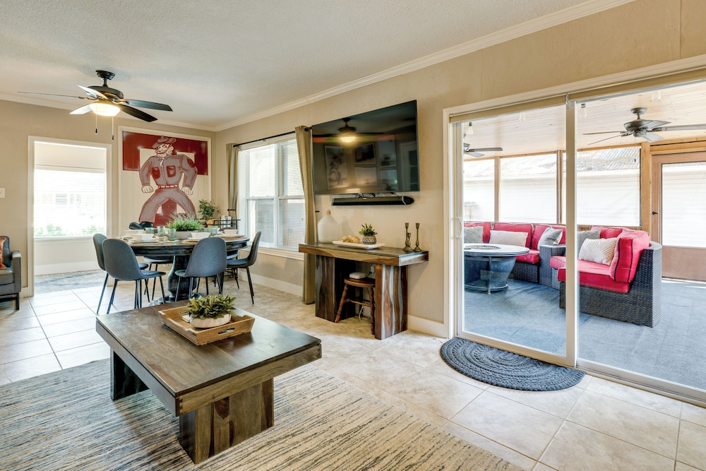 Hot Tub + Outdoor Kitchen: Stylish Home in Bryan