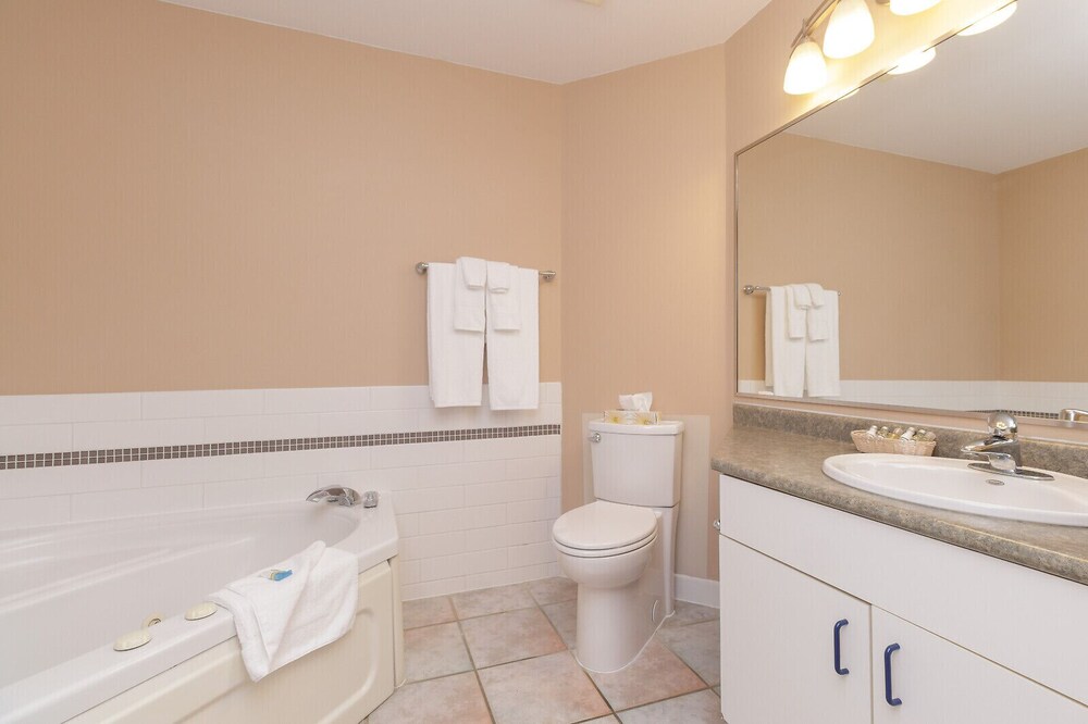 The Cedarwood Inn & Suites