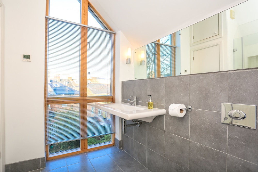 The Glasshouse Escape - 5BDR Victorian Jewel with Modern Twists in Jericho