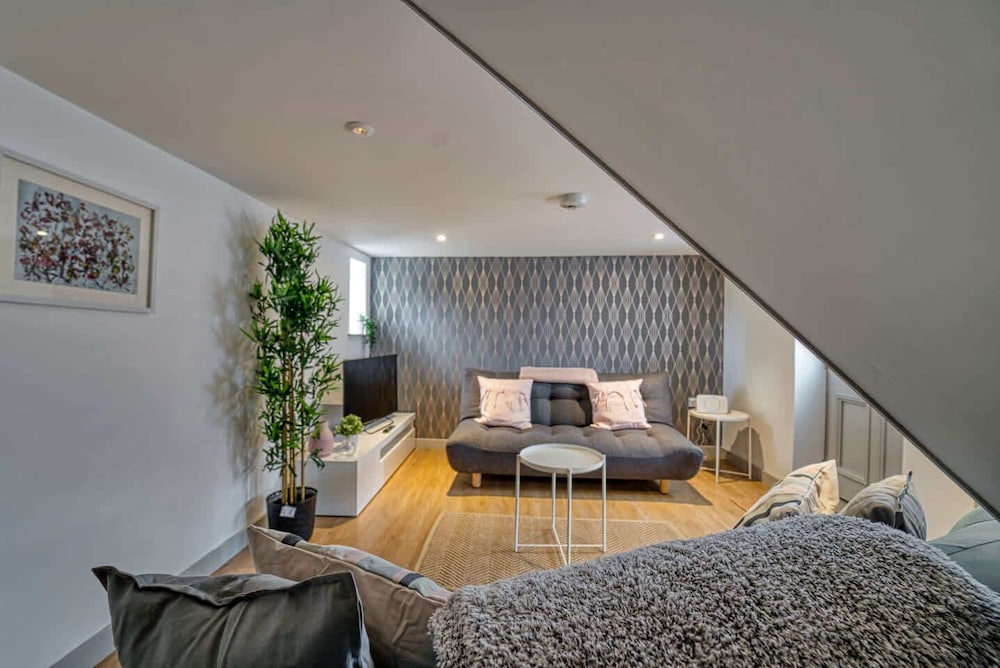 Host Stay Bridgepoint House